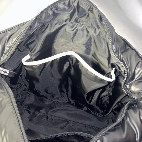 Wildfox large puffy black and Silver lip Graphic  overnight travel Tote NWT - Picture 7 of 9